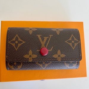 Louis Vuitton 6 key holder